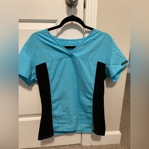 Women’s Cherokee scrub top M turquoise with black